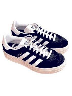 Adidas Originals Gazelle Bold
Sneakers. Size: 6. MINT CONDITION